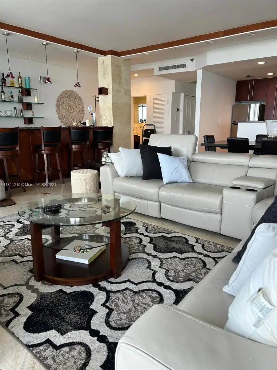 100 Lincoln Rd, Miami Beach FL 33139 photo 3