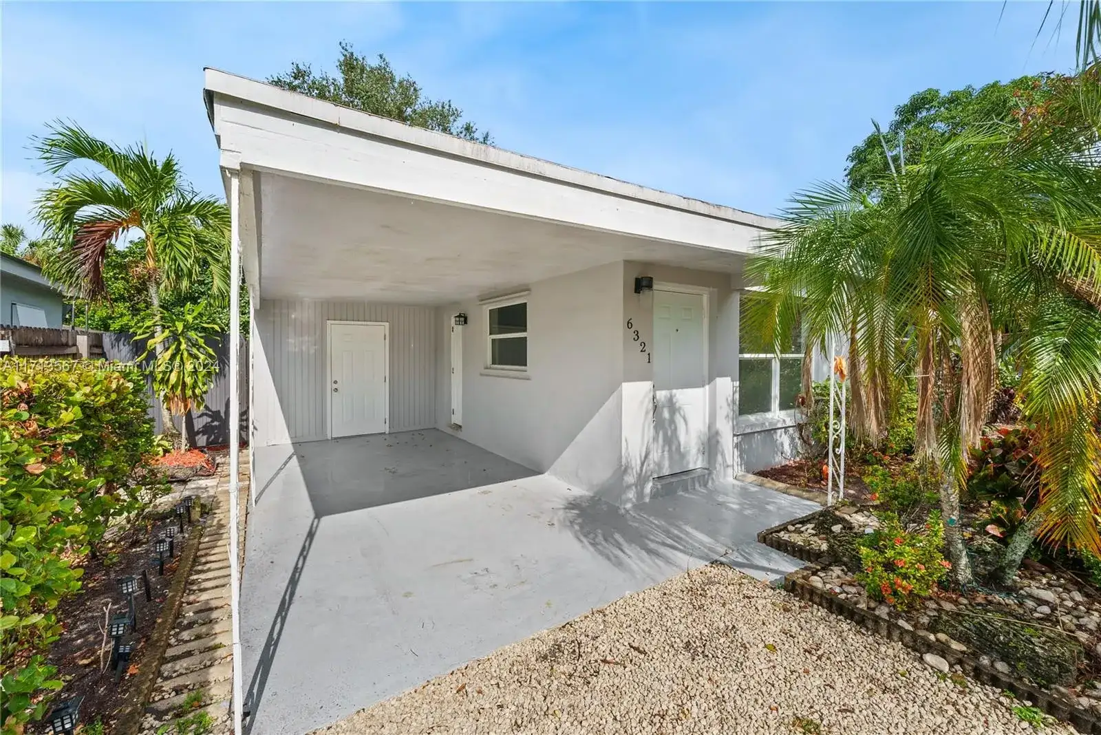 6321 Cleveland St, Hollywood FL 33024 photo 2
