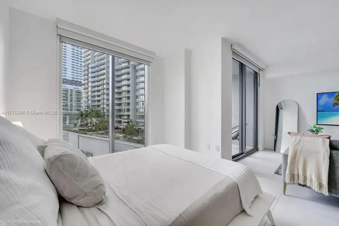 31 SE 6th St # 1703, Miami FL 33131 photo 4