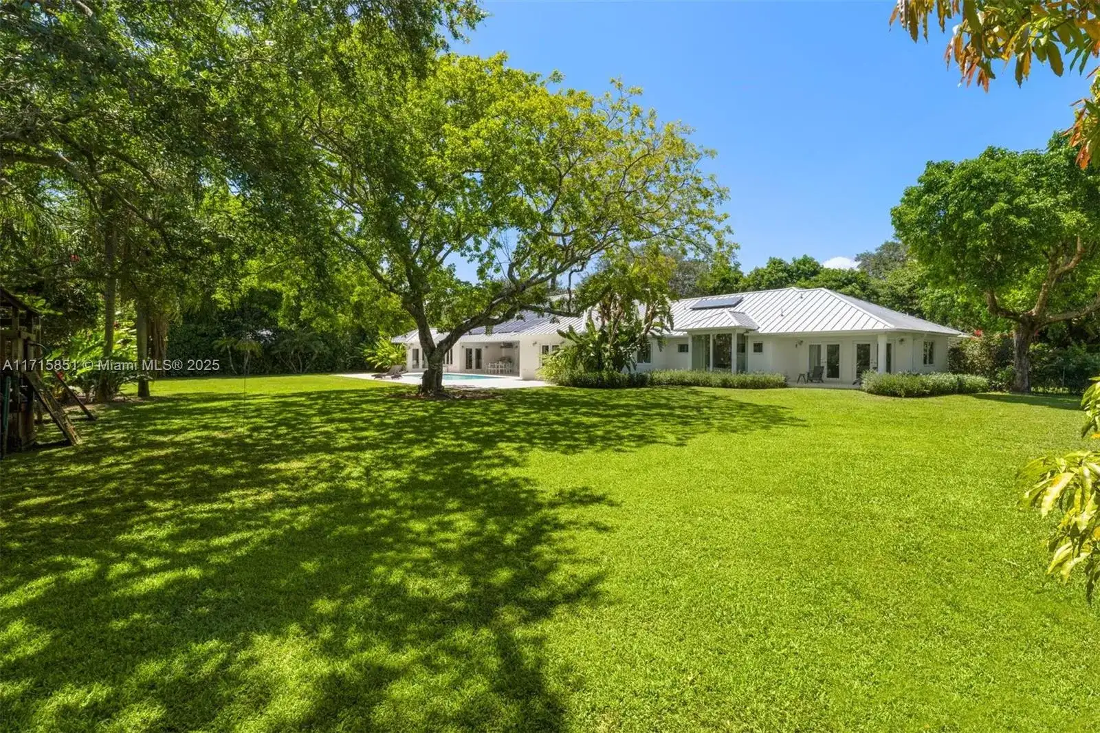 6424 SW 109th St, Pinecrest FL 33156 photo 2