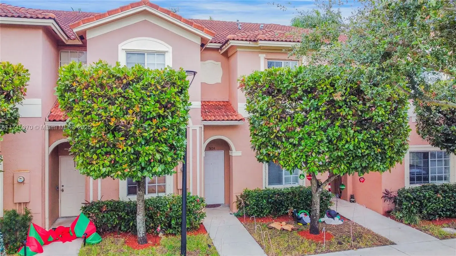 7854 Catalina Cir, Tamarac FL 33321 photo 2