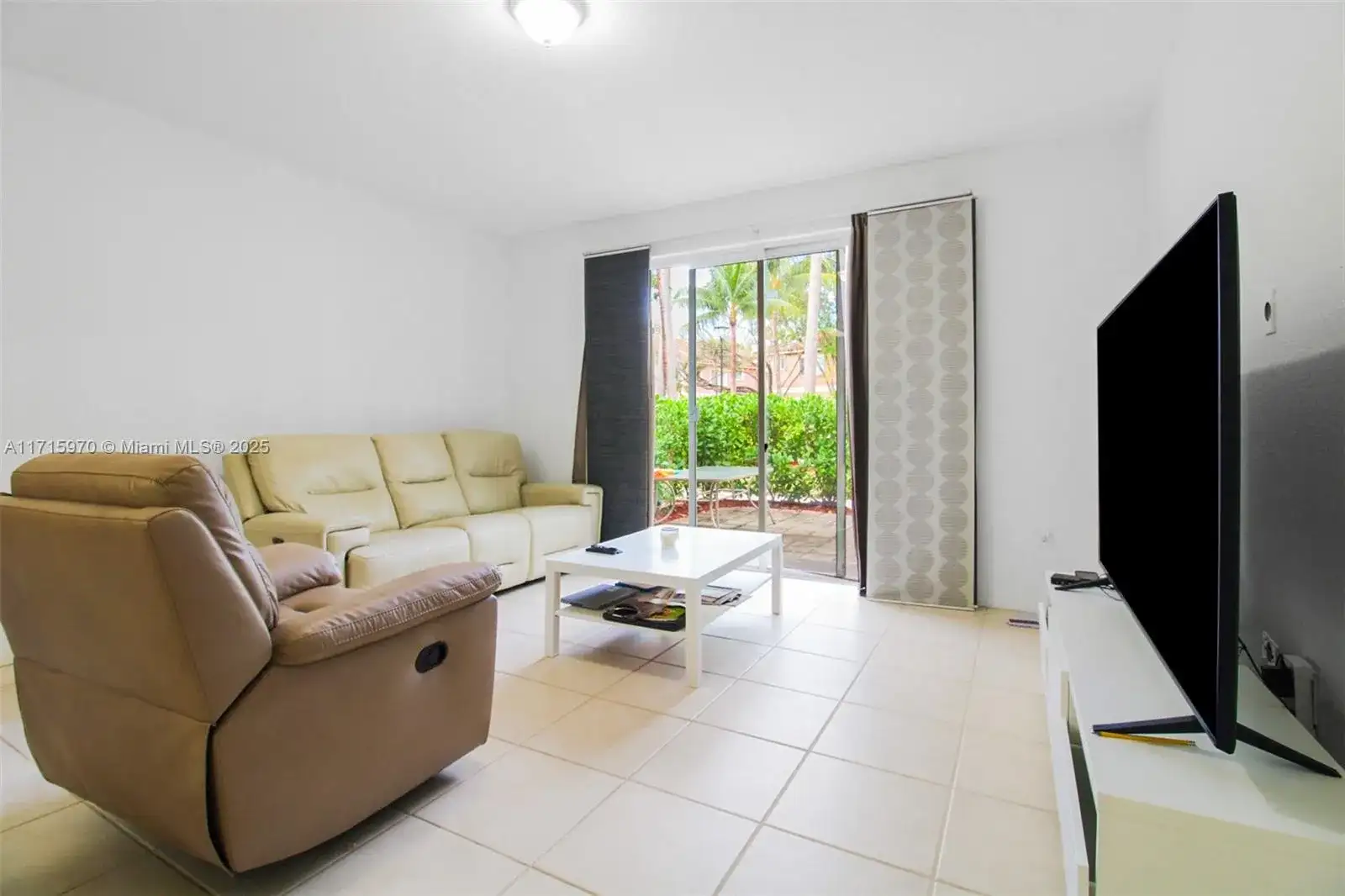7854 Catalina Cir, Tamarac FL 33321 photo 5
