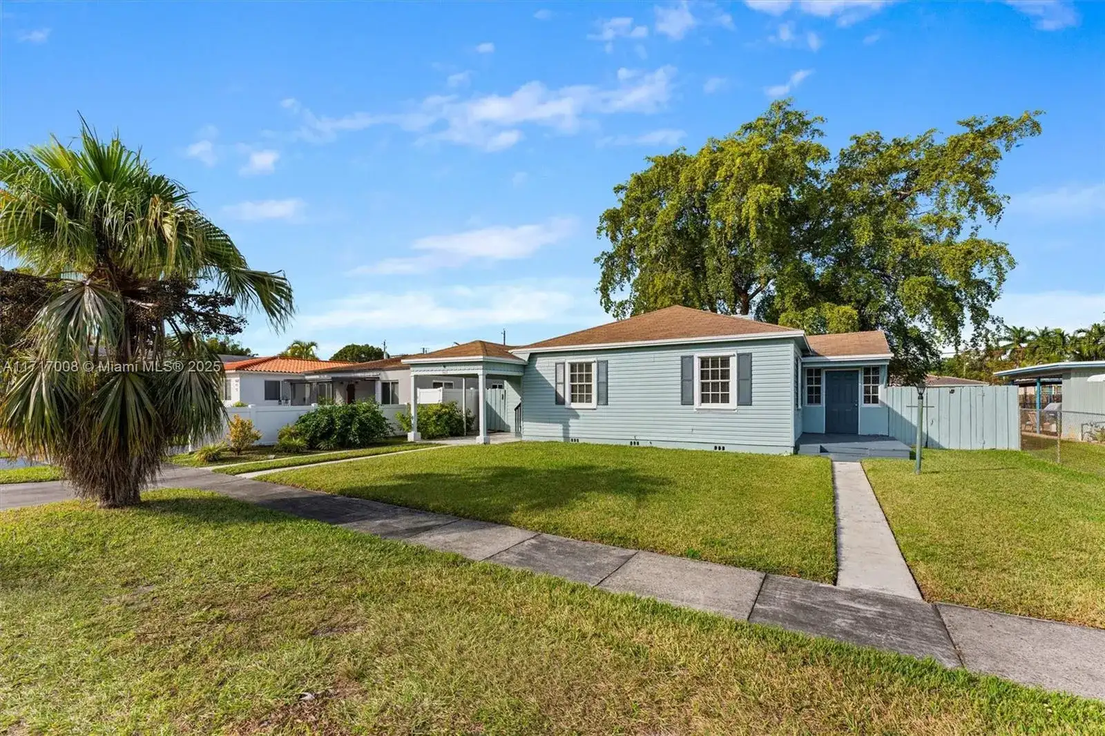 1621 Dewey St, Hollywood FL 33020 photo 2