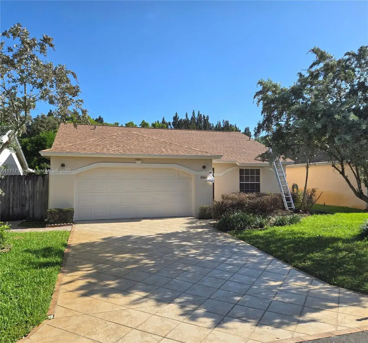 5065 N Foxhall Dr N, West Palm Beach FL 33417 photo 2