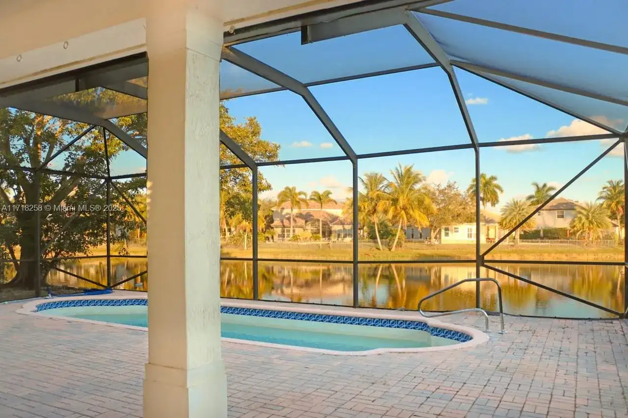 6368 NW 107th Ter, Parkland FL 33076 photo 2