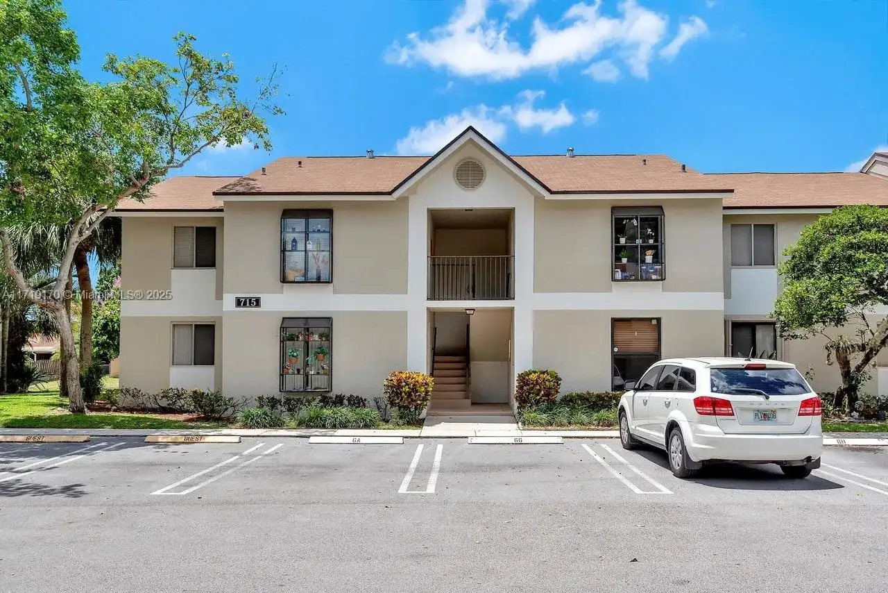 715 Gardens Dr # 103, Pompano Beach FL 33069 photo 2