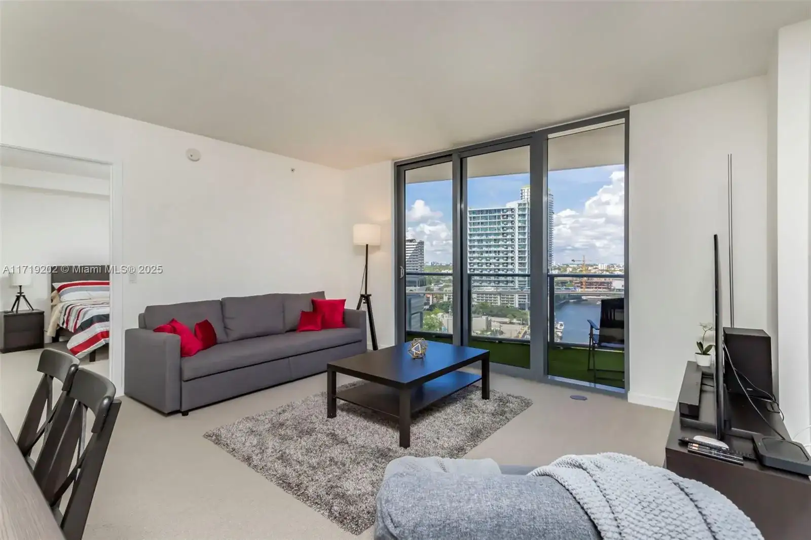 31 SE 6th St # 1902, Miami FL 33131 photo 2