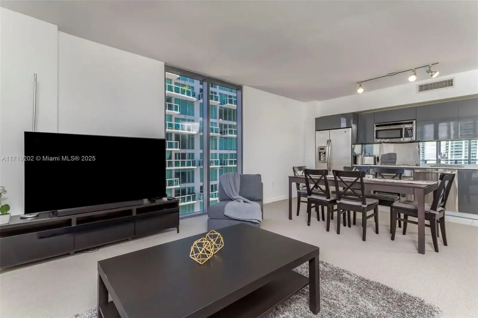 31 SE 6th St # 1902, Miami FL 33131 photo 4
