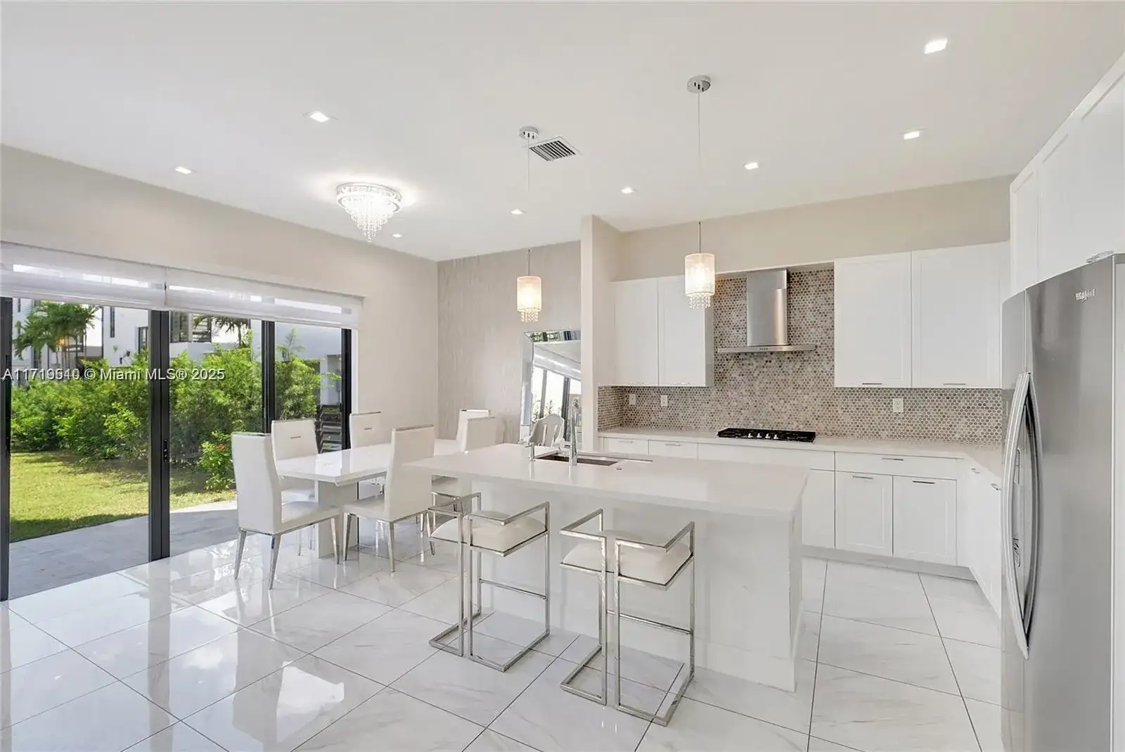 8261 NW 48th Ter, Doral FL 33166-5691 photo 4