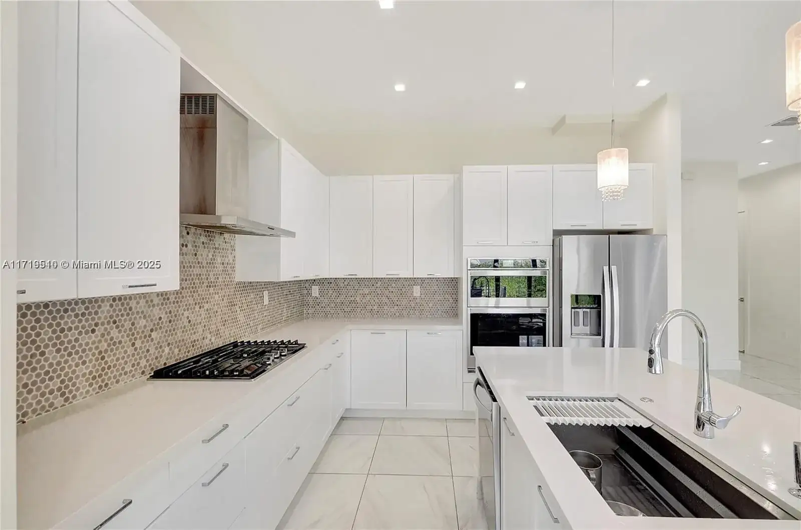 8261 NW 48th Ter, Doral FL 33166-5691 photo 5