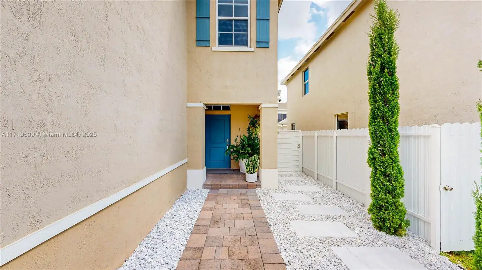 487 NE 6th Pl, Florida City FL 33034 photo 3