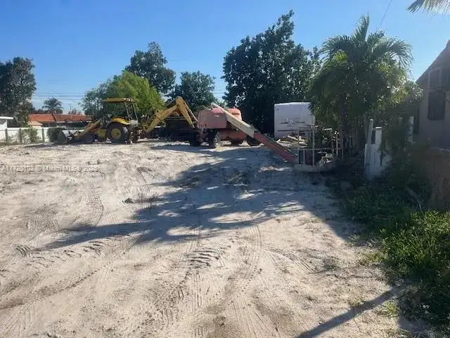 1140 W 32nd St, Hialeah FL 33012 photo 4