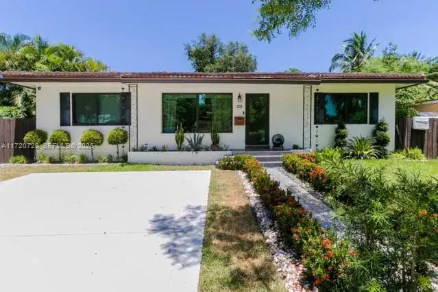 9555 NW 2nd Ave, Miami Shores FL 33150 photo 4