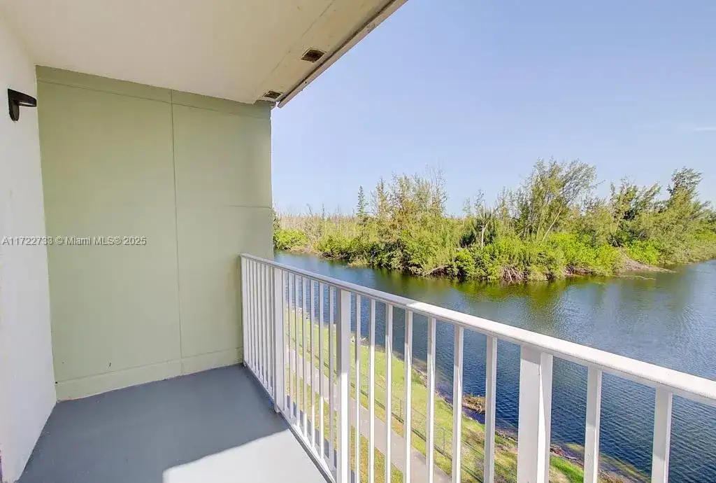 8240 SW 210 th # 320, Cutler Bay FL 33189 photo 2