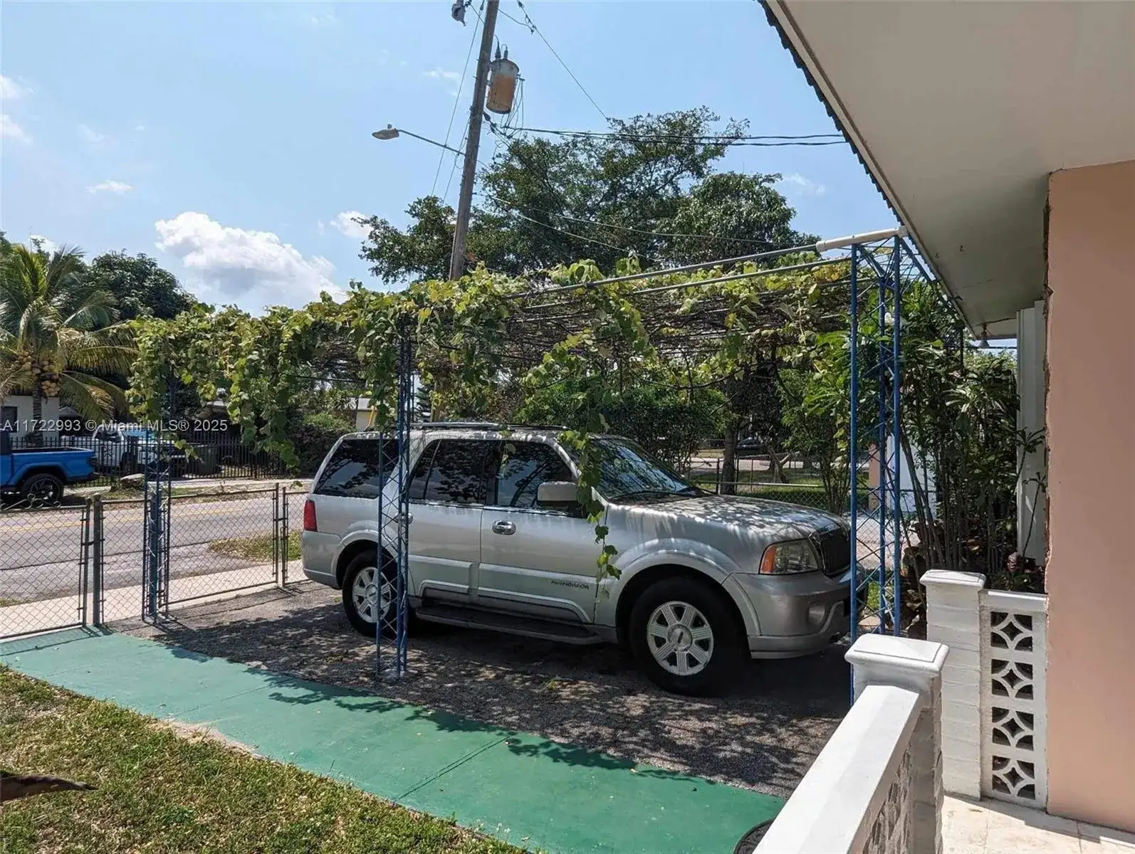 3740 W 5th Ct, Hialeah FL 33012 photo 4