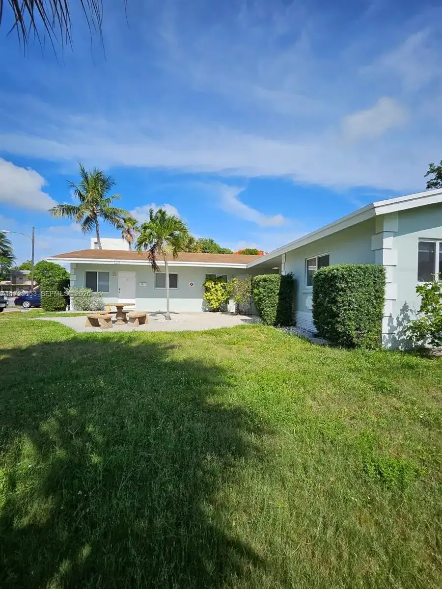 1231 NE 23rd Ave, Pompano Beach FL 33062 photo 2