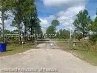 881 Papaya Street, Lake Placid FL 33852 photo 3
