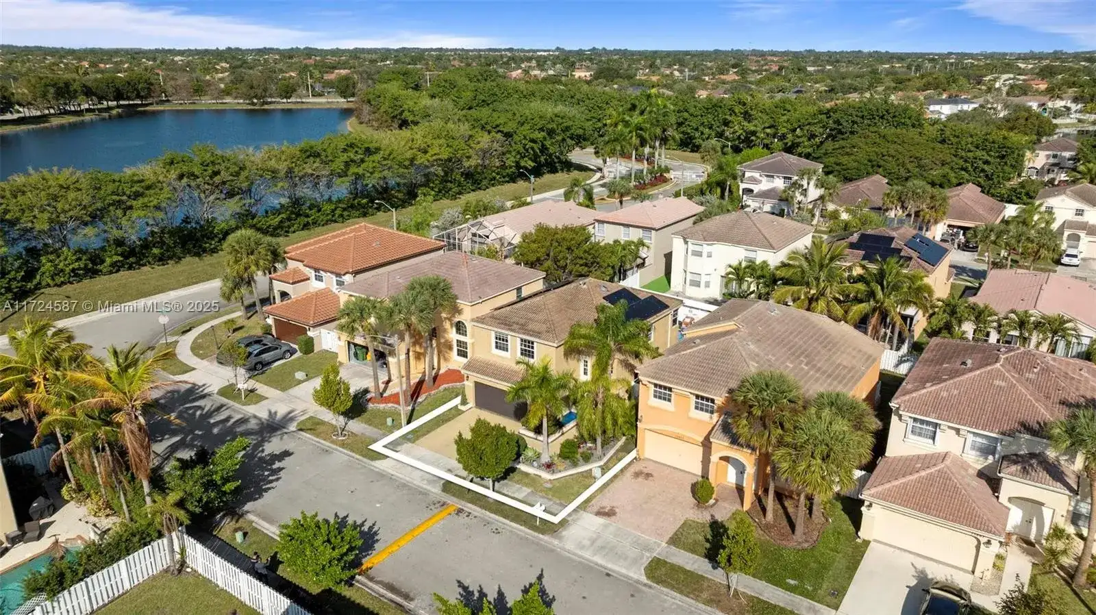 15887 NW 4th Ct, Pembroke Pines FL 33028 photo 2