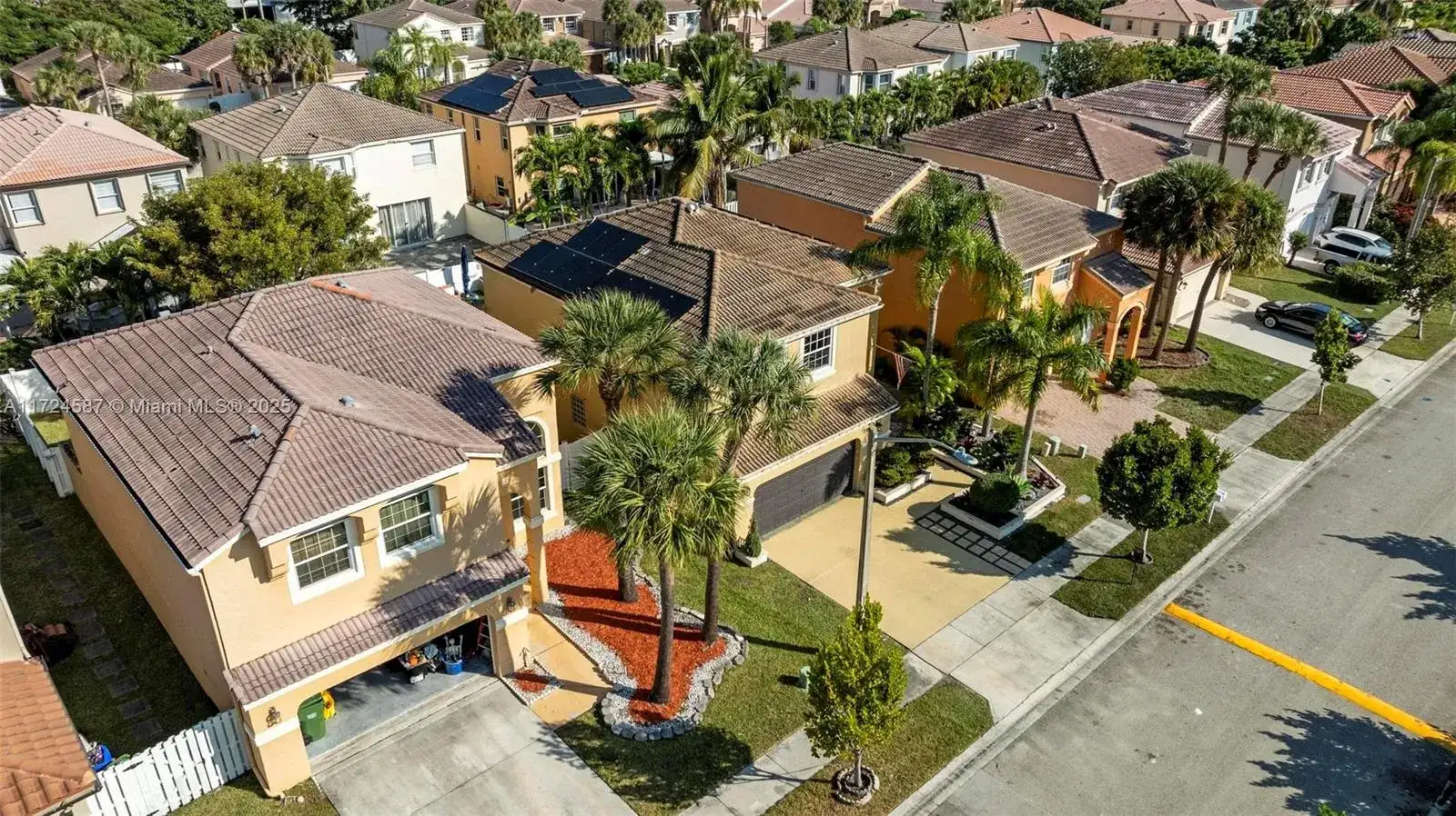 15887 NW 4th Ct, Pembroke Pines FL 33028 photo 3