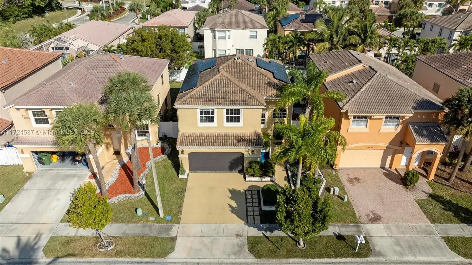 15887 NW 4th Ct, Pembroke Pines FL 33028 photo 4