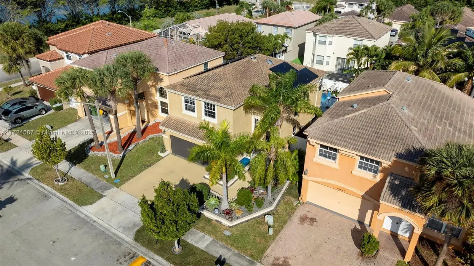 15887 NW 4th Ct, Pembroke Pines FL 33028 photo 5