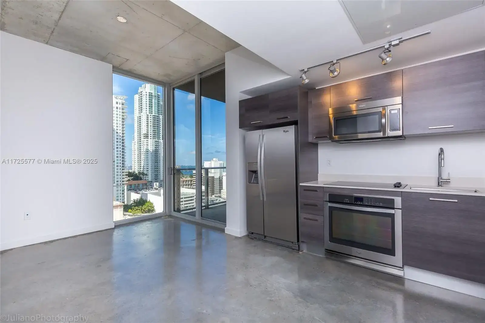 151 SE 1st St # 1604, Miami FL 33131 photo 2
