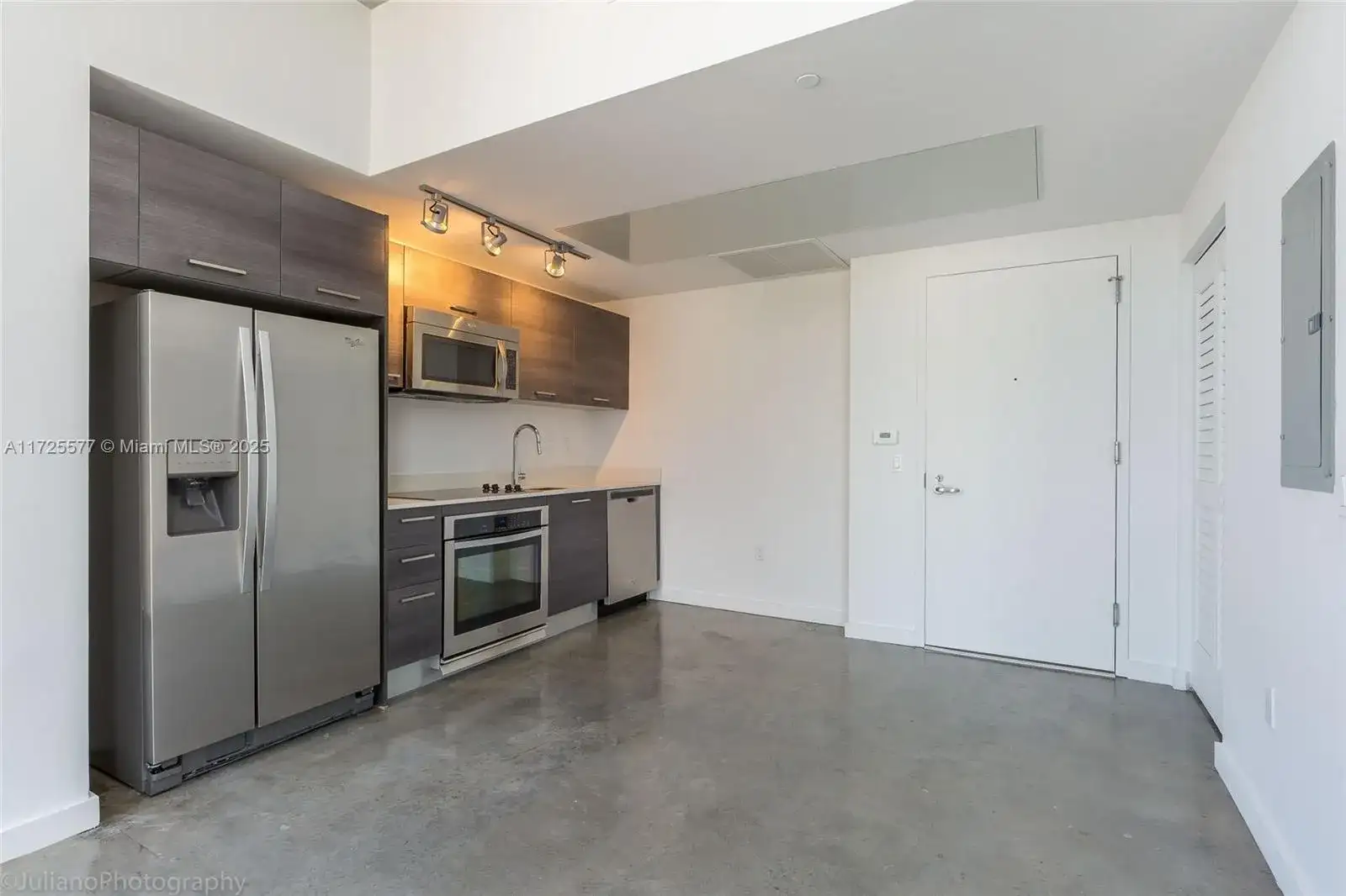 151 SE 1st St # 1604, Miami FL 33131 photo 4