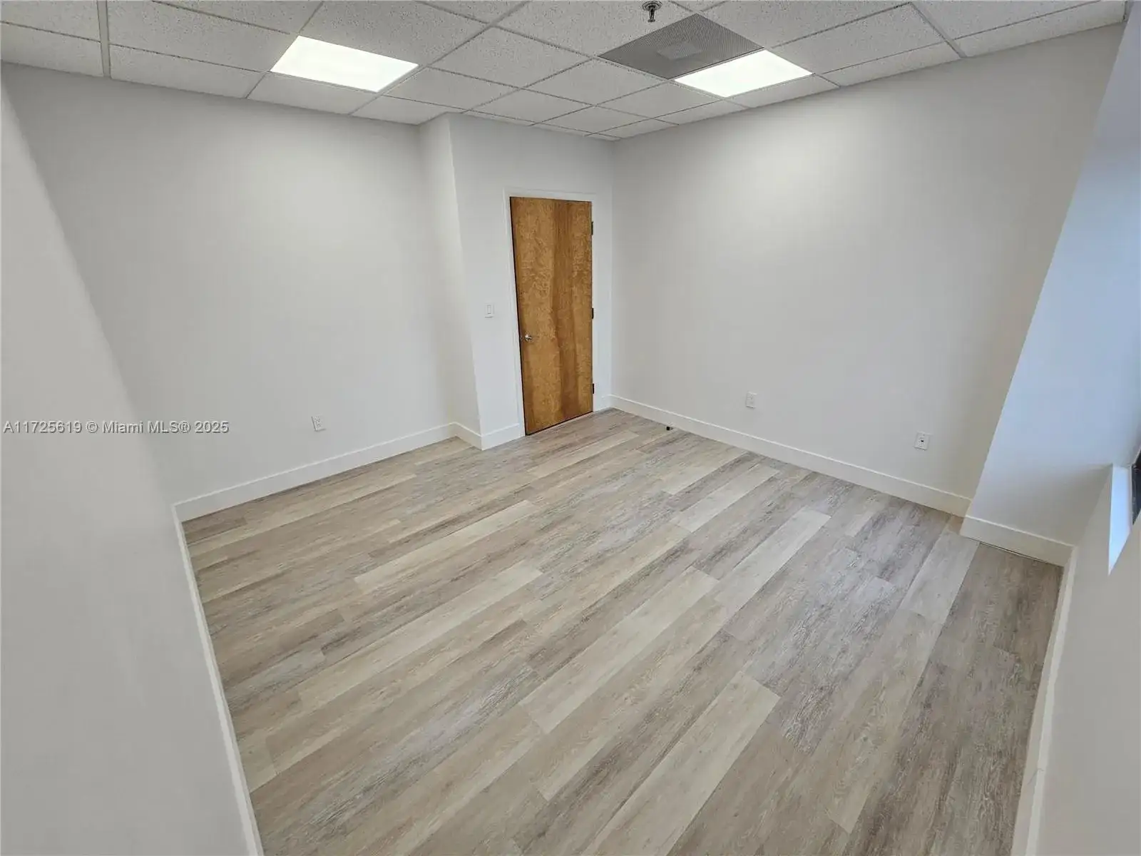 12550 Biscayne Blvd # 4, North Miami FL 33181 photo 2