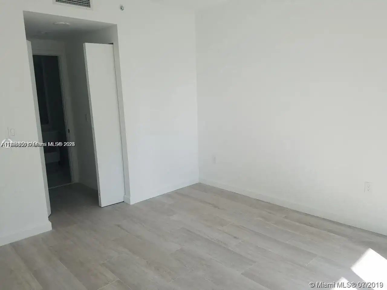 55 SW 9th St # 1805, Miami FL 33130 photo 3
