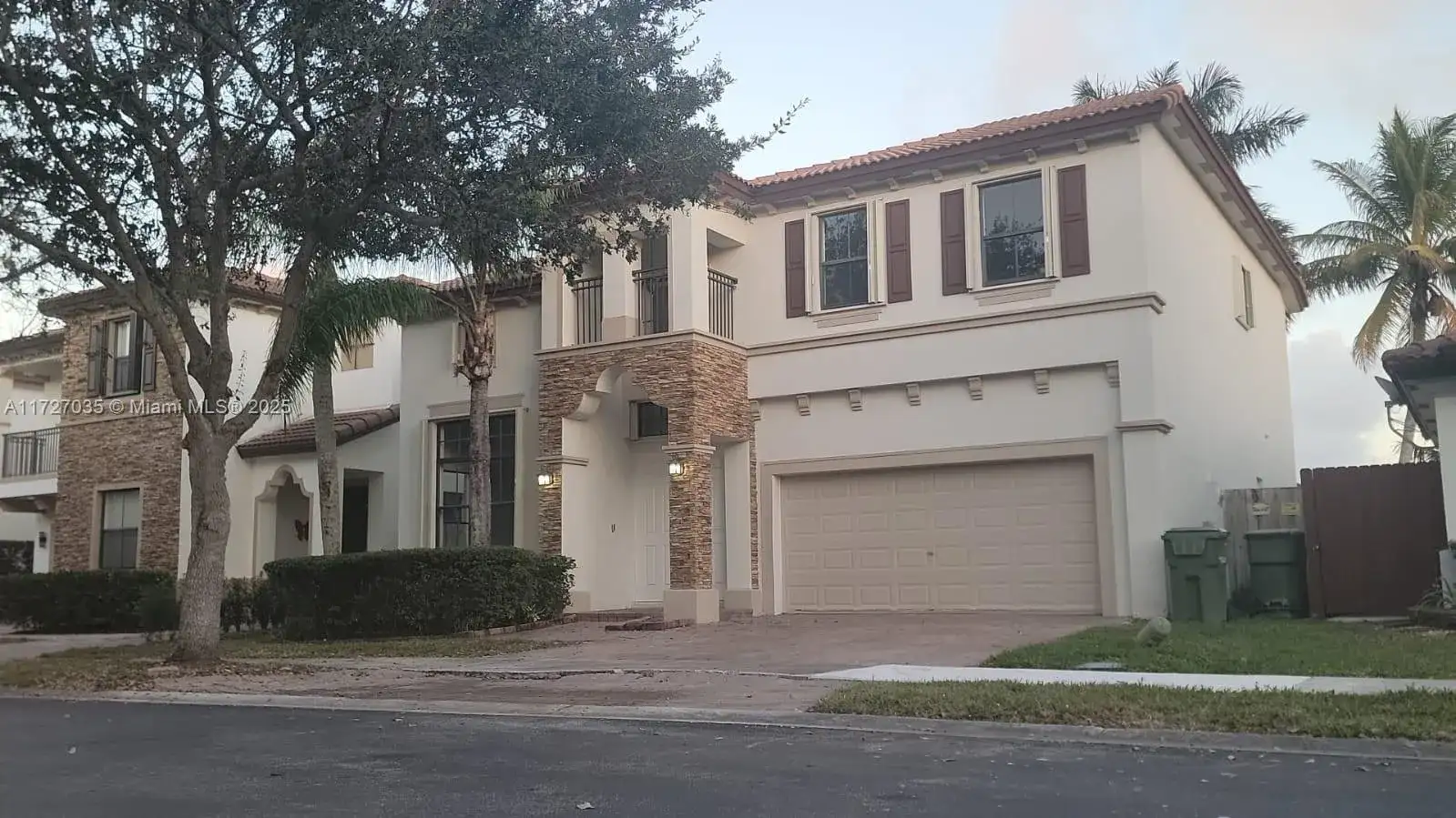 571 SE 37th Pl, Homestead FL 33033 photo 2