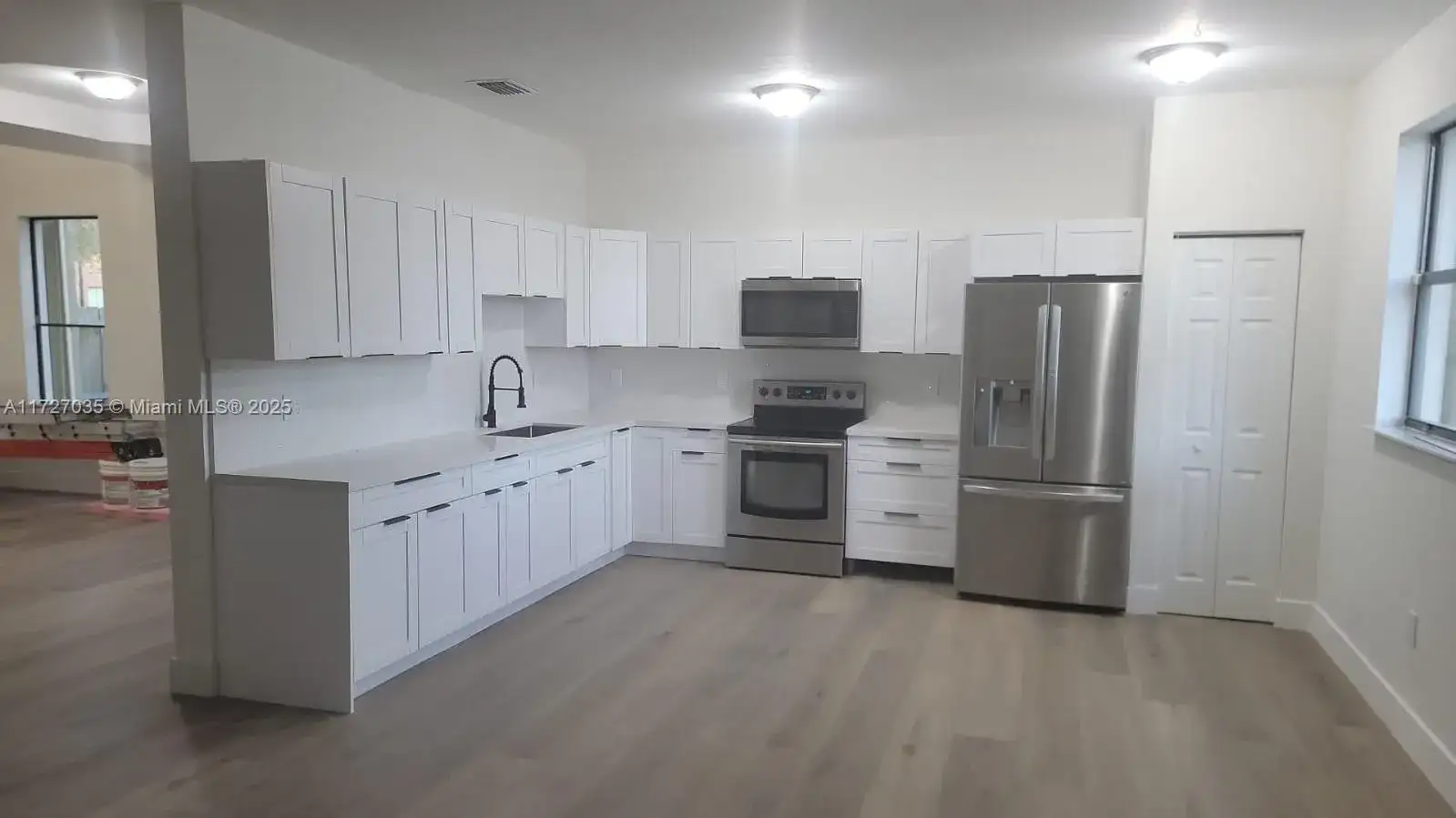 571 SE 37th Pl, Homestead FL 33033 photo 4