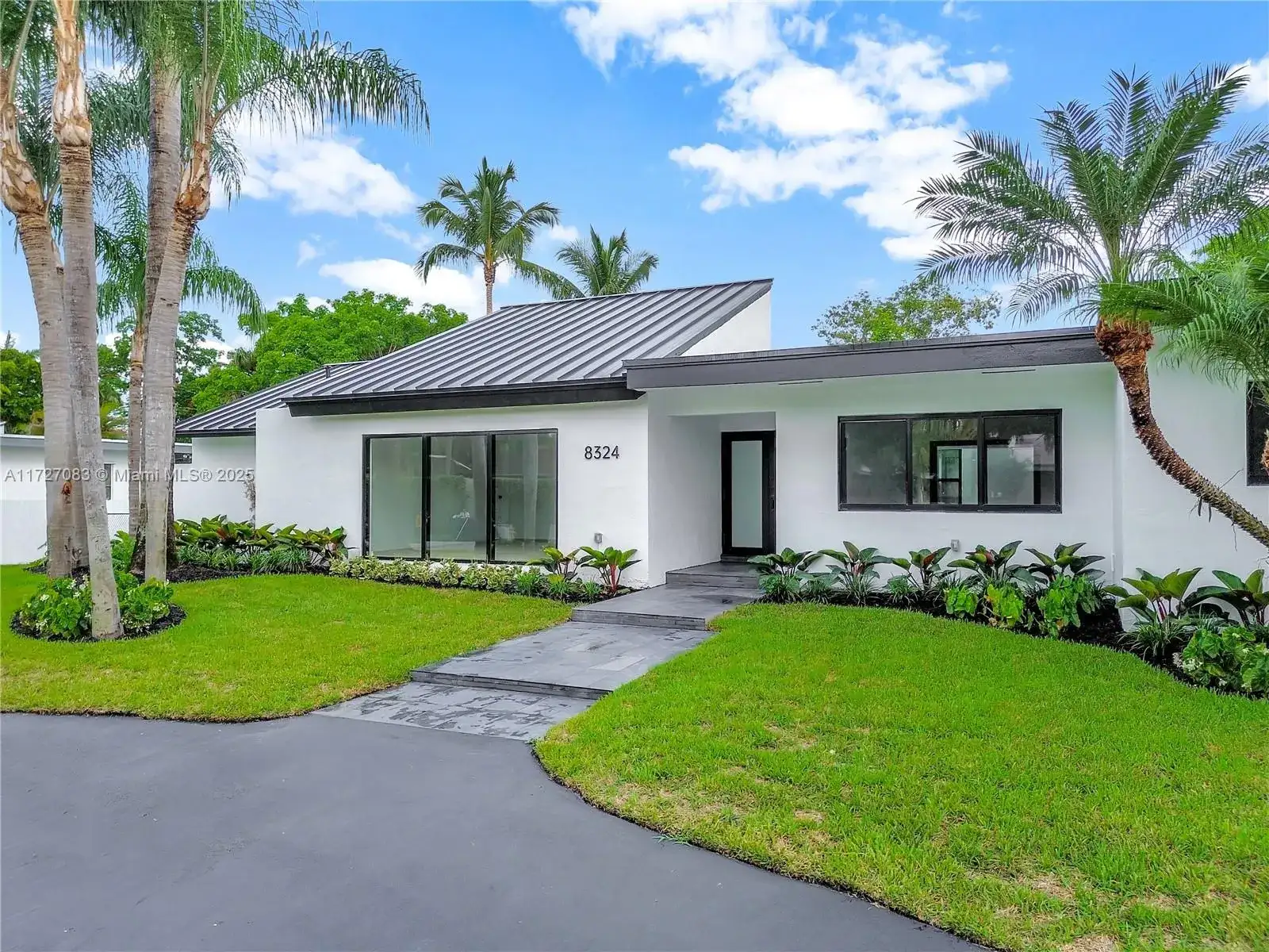 8324 SW 168th Ter, Palmetto Bay FL 33157 photo 2