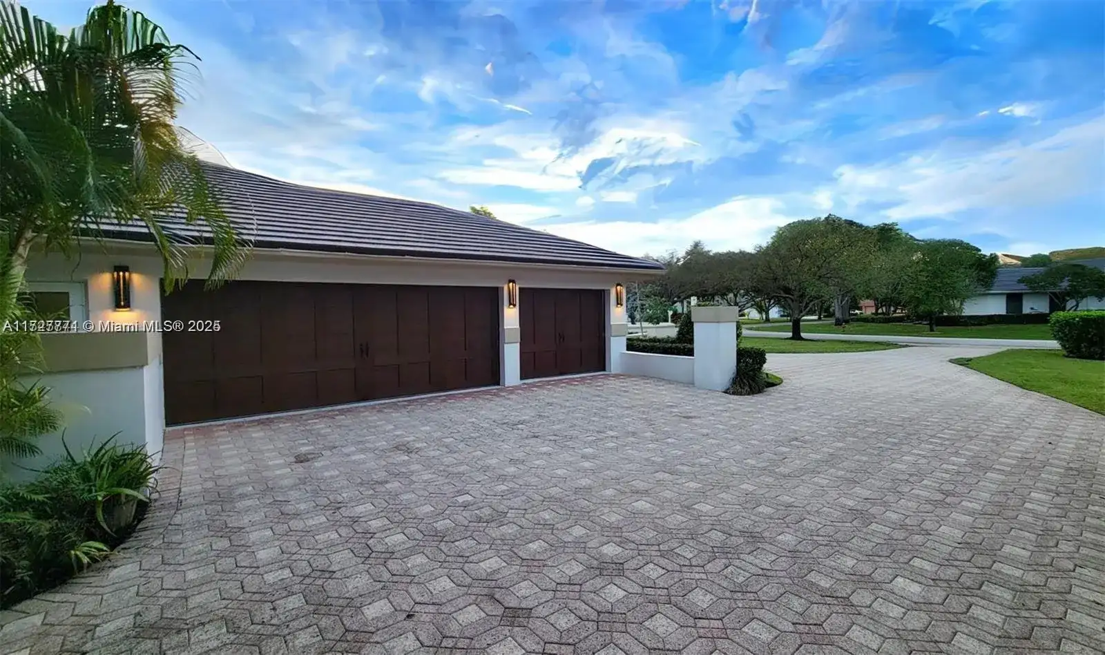 7700 S Woodridge Dr, Parkland FL 33067 photo 2