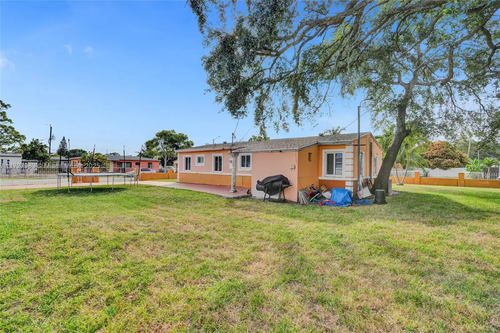 16001 NW 28th Pl, Miami Gardens FL 33054 photo 2