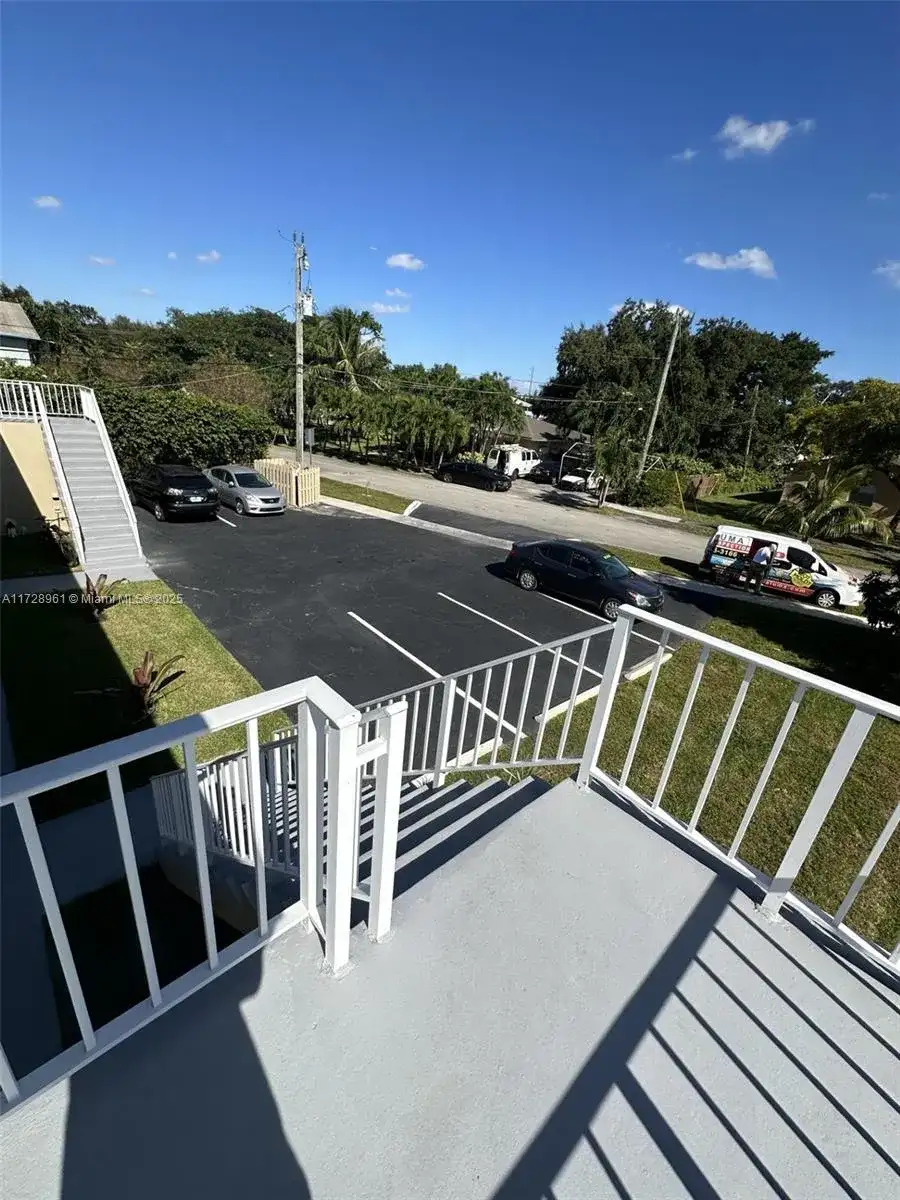 6101 Garfield St, Hollywood FL 33024 photo 4