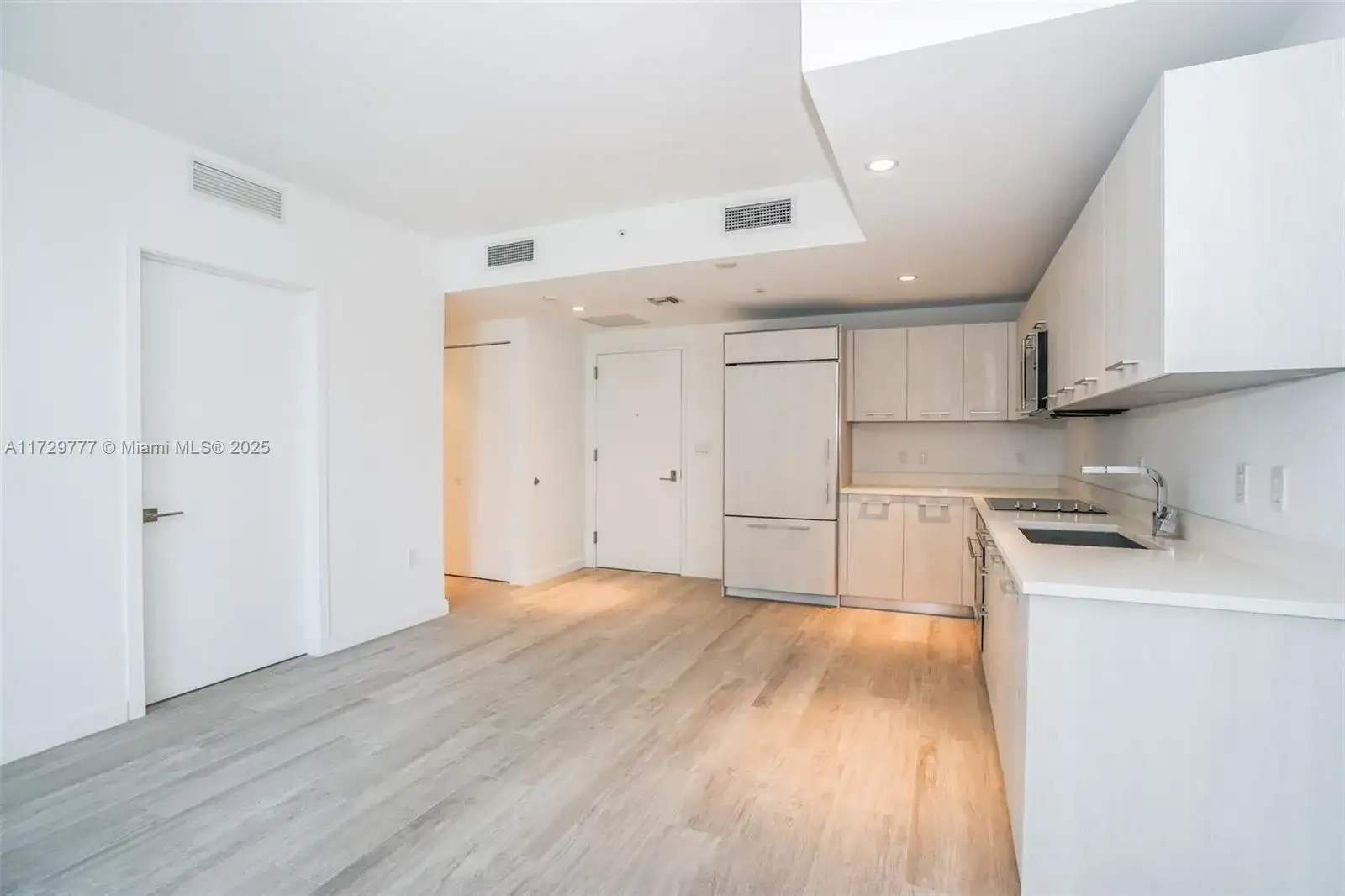 55 SW 9 Street # 1407, Miami FL 33130 photo 2