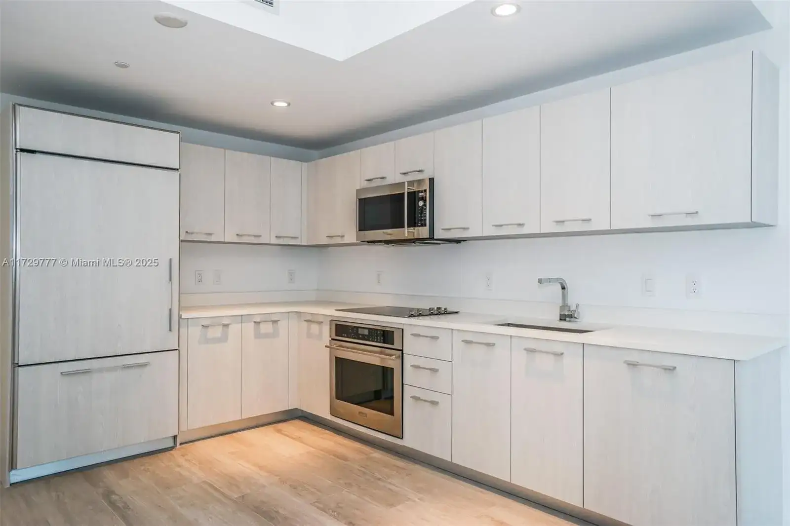 55 SW 9 Street # 1407, Miami FL 33130 photo 4