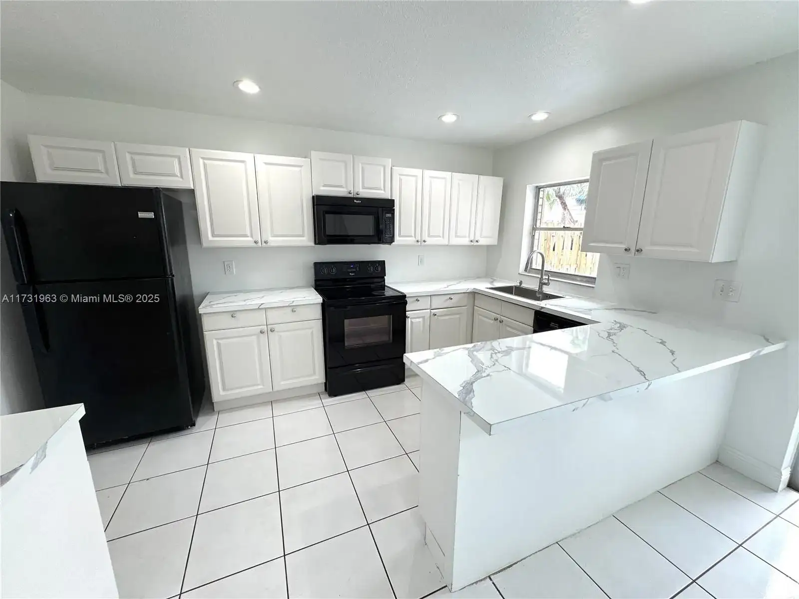 8212 SW 23rd Ct # 18D, North Lauderdale FL 33068 photo 2