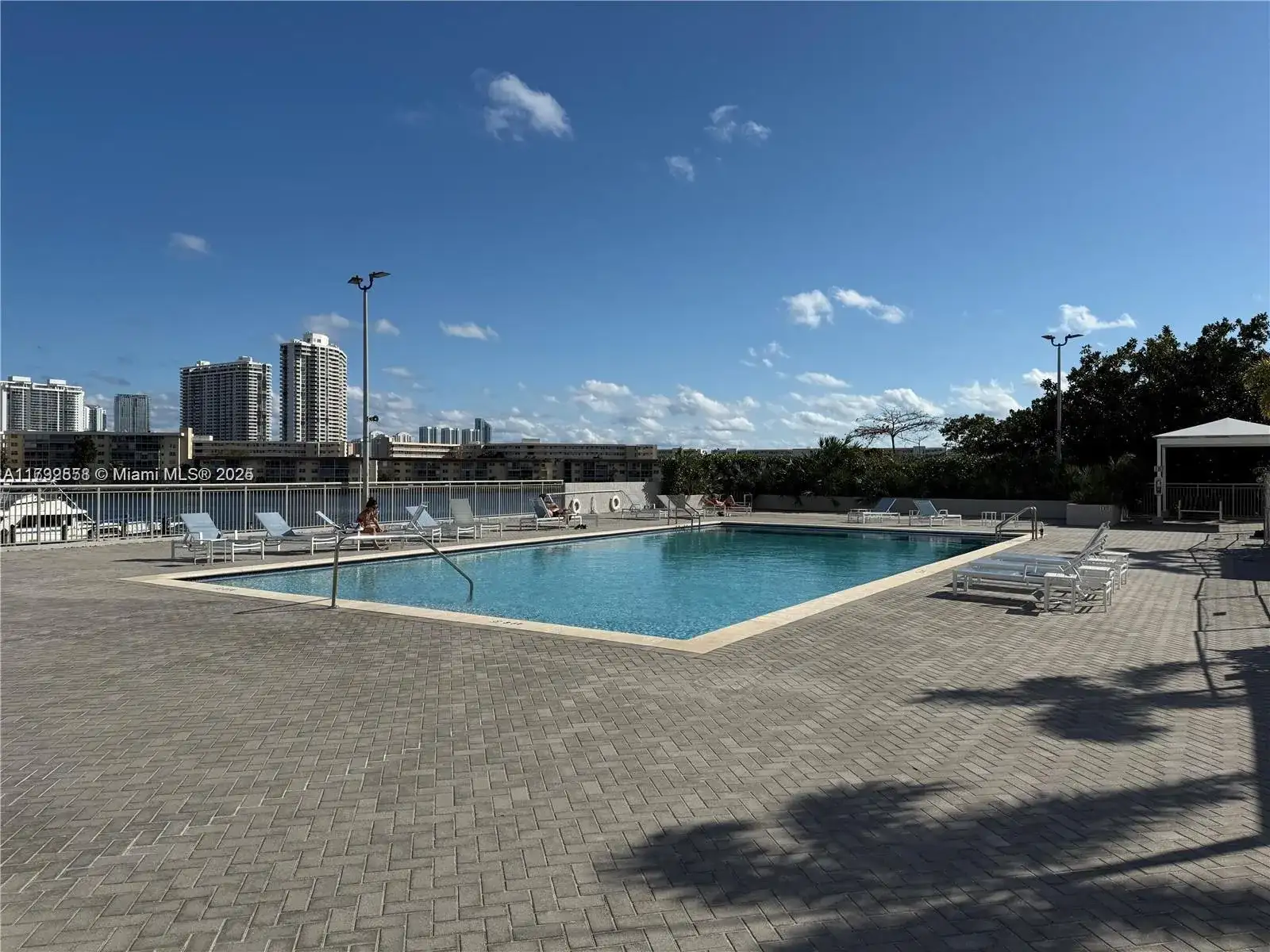 18031 Biscayne Blvd, Aventura FL 33160 photo 2