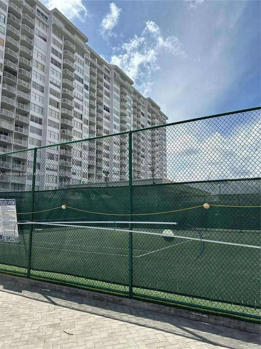 18031 Biscayne Blvd, Aventura FL 33160 photo 3