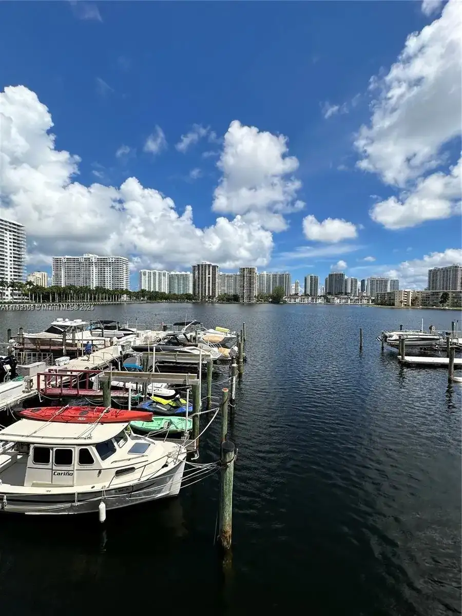 18031 Biscayne Blvd, Aventura FL 33160 photo 5