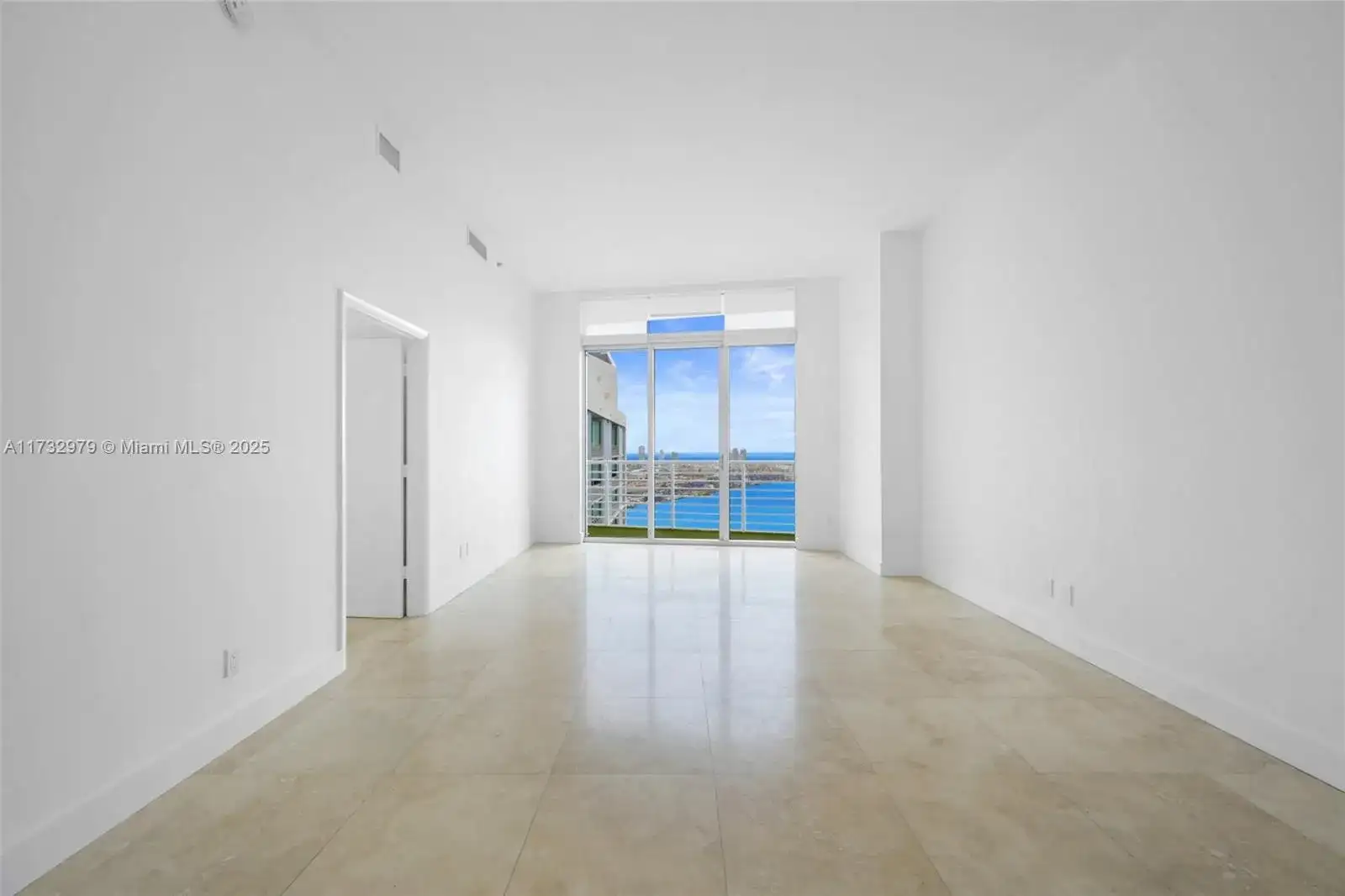325 S Biscayne Blvd, Miami FL 33131 photo 2