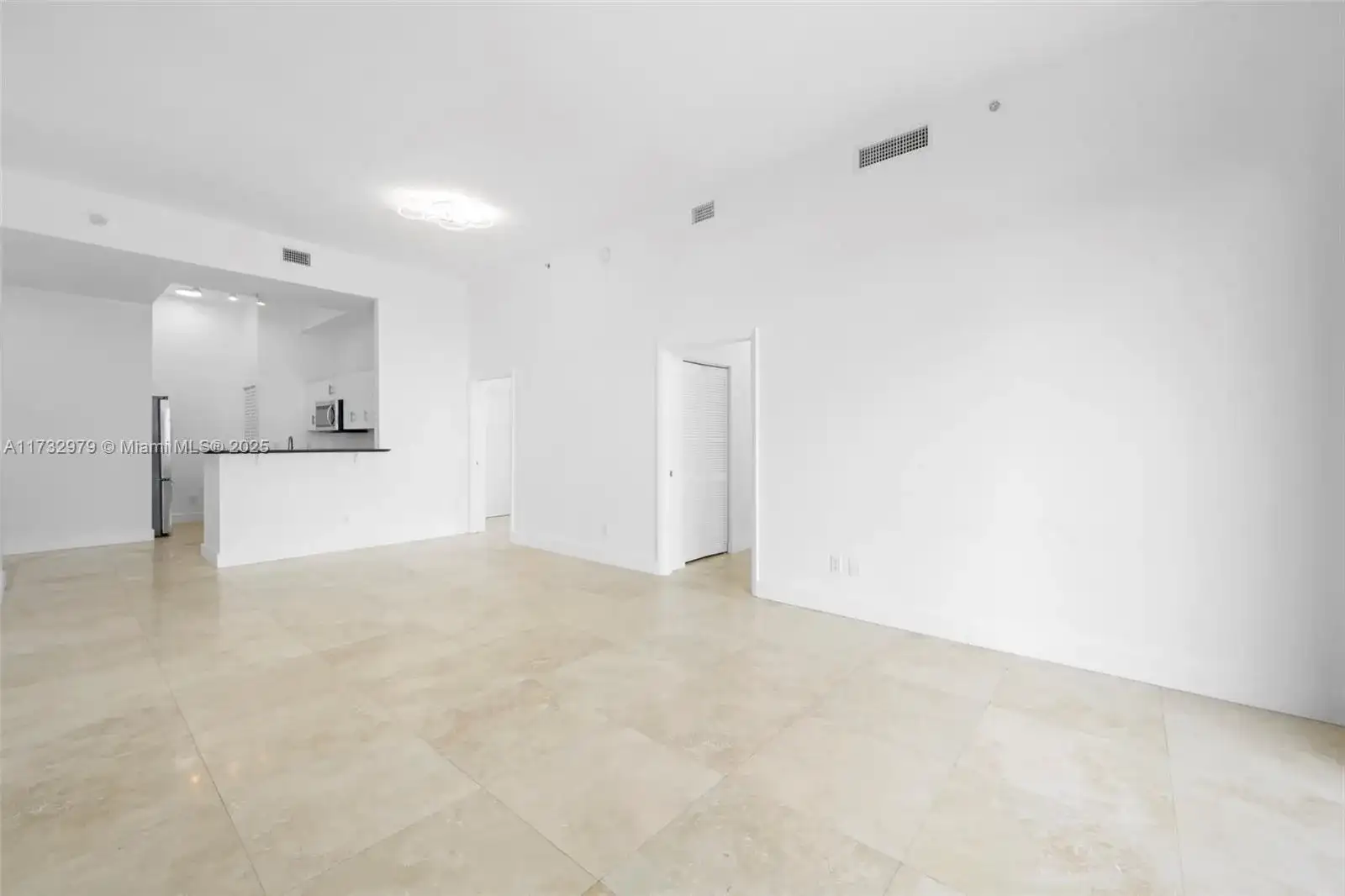 325 S Biscayne Blvd, Miami FL 33131 photo 4