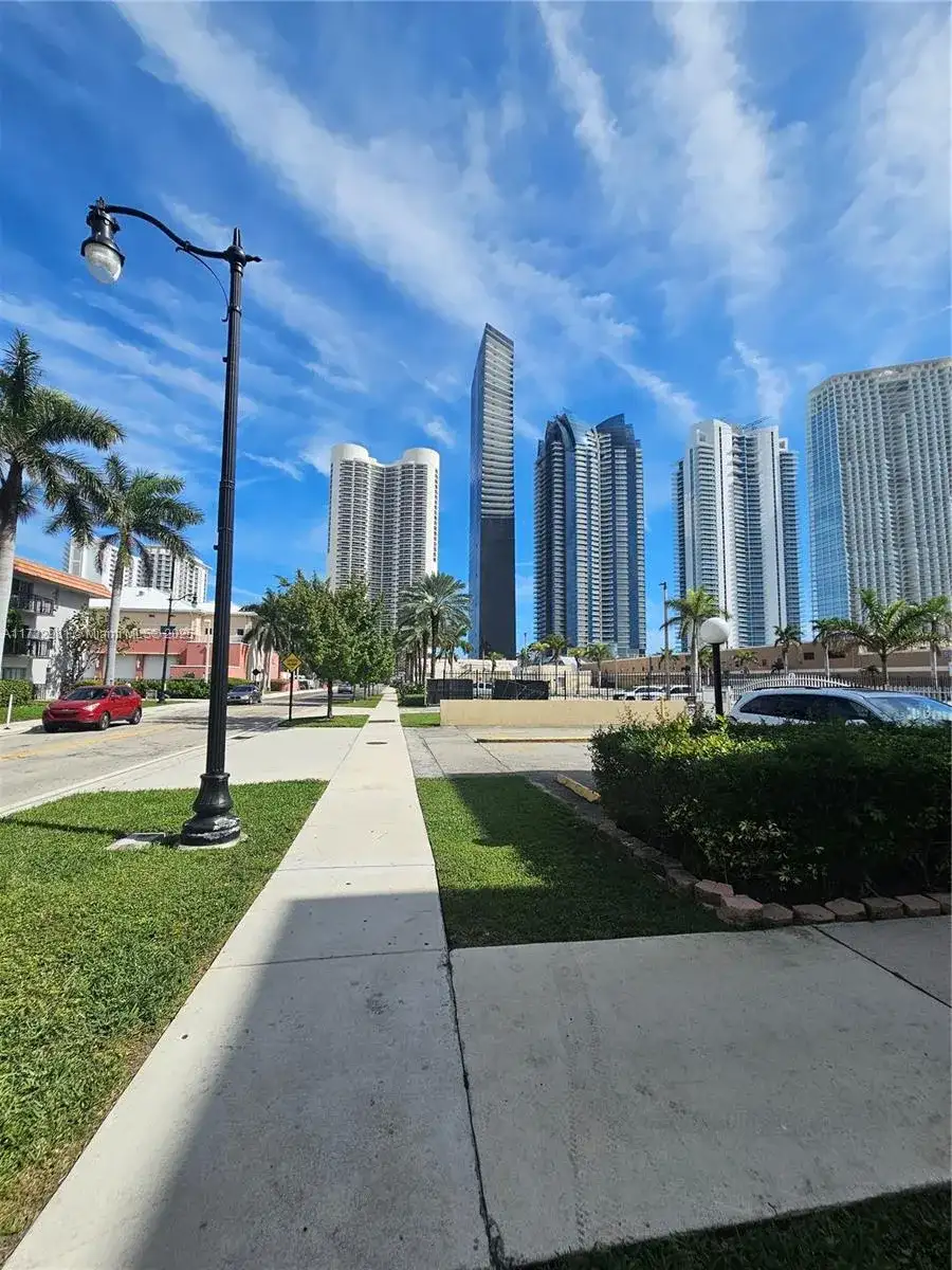 200 172nd St # 102, Sunny Isles Beach FL 33160 photo 3