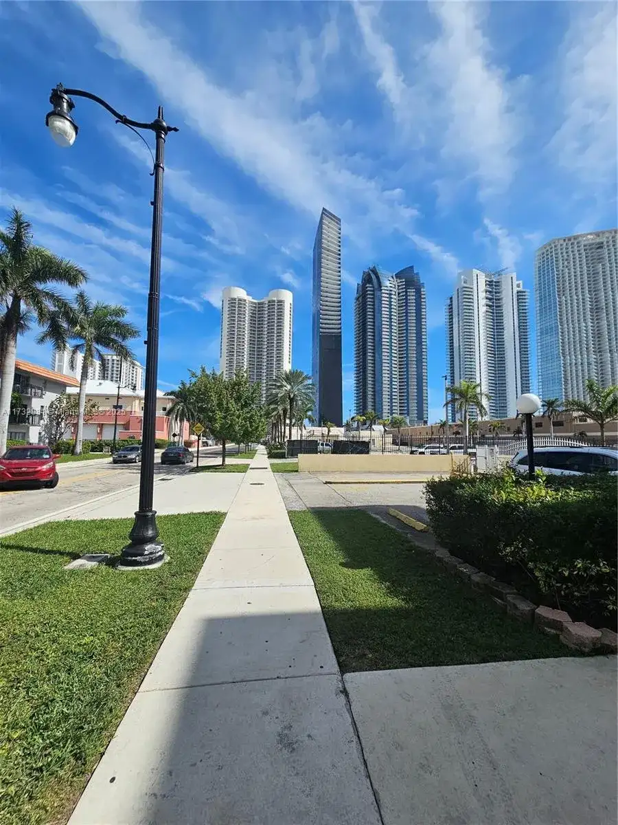 200 172nd St # 102, Sunny Isles Beach FL 33160 photo 4