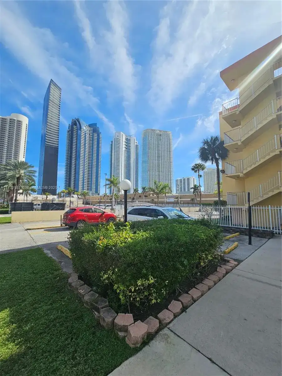 200 172nd St # 102, Sunny Isles Beach FL 33160 photo 5