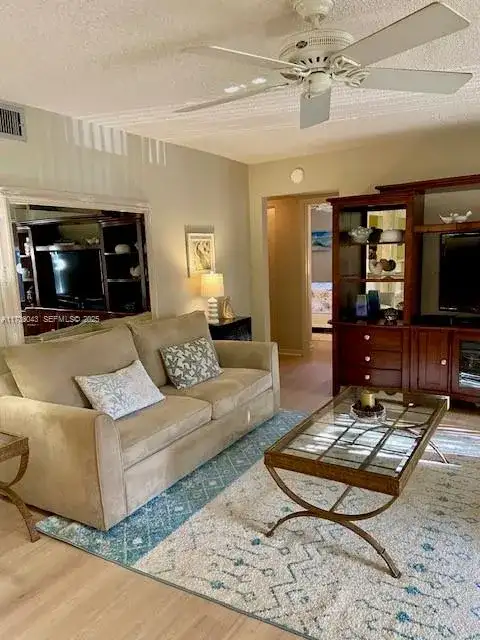 442 Pine Glen Ln # 2, Green Acres FL 33463 photo 2