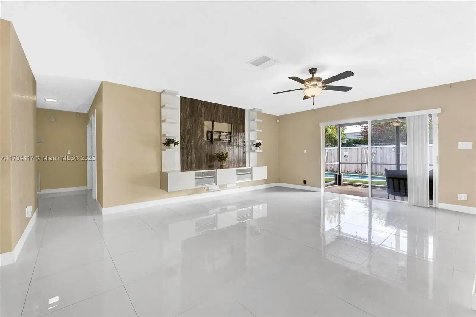8240 NW 68th Ave, Tamarac FL 33321 photo 4
