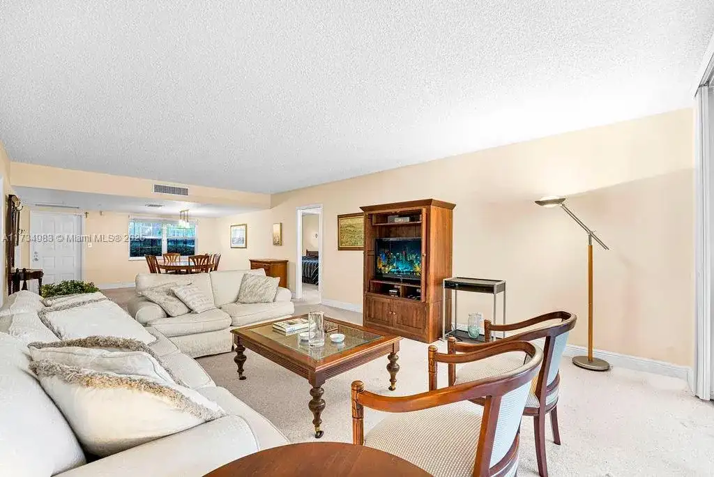 4000 N Cypress Dr # 102, Pompano Beach FL 33069 photo 2