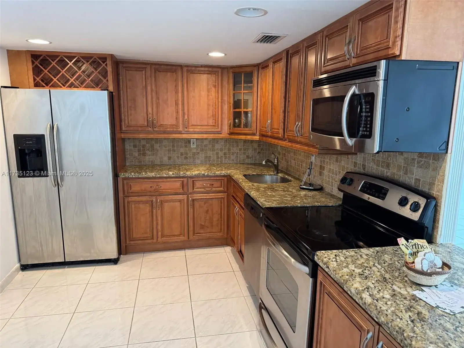 1420 Brickell Bay Dr, Miami FL 33131 photo 3
